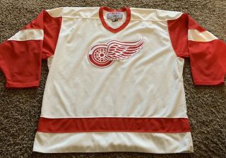 Detroit Red Wings Nhl Hockey Ccm Jersey Size Adult Xl Near Perfect.  Euc