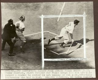 1947 Press Photo Tommy Henrich Of The Ny Yankees Hits A Double In World Series