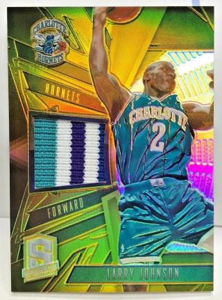 Larry Johnson 2013 - 14 Panini Spectra Swatches Gold Refractor 4 Color Gu Patch/10