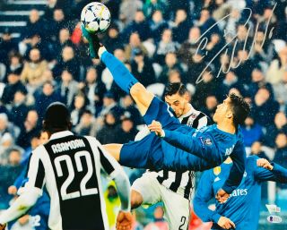 Real Madrid Cristiano Ronaldo Autographed 16x20 Photo Signed - Beckett Fanatics