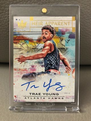 2018 - 19 Trae Young Rc Court Kings Heir Apparent Gold On Card Rookie Auto /199