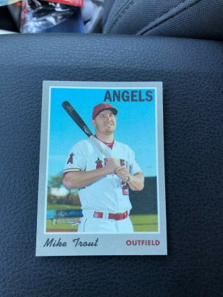 2019 Topps Heritage High Number Mike Trout Cloth Sticker Sp Angels