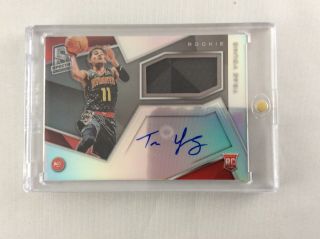 2018 - 19 Spectra Trae Young Rookie Jersey Auto 225/299 Hawks Rc Auto 
