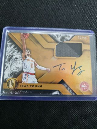 2018 - 19 Chronicles Trae Young Gold Standard Rpa On Card Auto /99 Hawks 