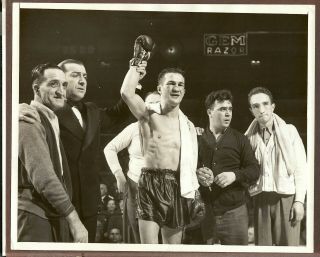 1940 Press Photo Boxer Fritzie Zivic Hand Raised After Winning Welterweight