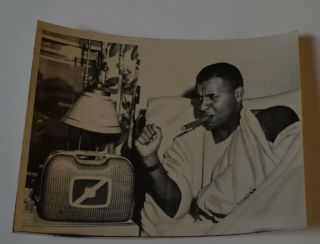 Orig 1952 Roy Campanella Listening To Radio Press Photo (boston Herald Arch) Loa