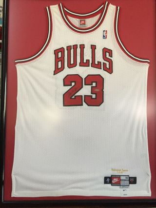 Michael Jordan Chicago Bulls 23 Jersey,  Signed,  Authenticated,  Retirement Season 10