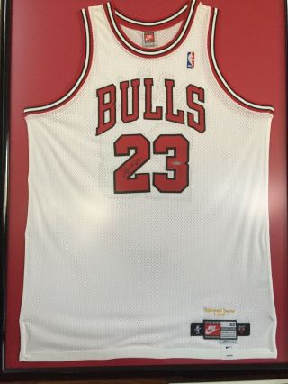 Michael Jordan Chicago Bulls 23 Jersey,  Signed,  Authenticated,  Retirement Season 9