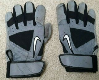 Dan Uggla Game Batting Gloves 6 Nike Batting Glove Team Sourced