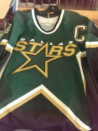 Derian Hatcher Game Used/Worn Dallas Stars Jersey MEIGray Photomatched Cup 3