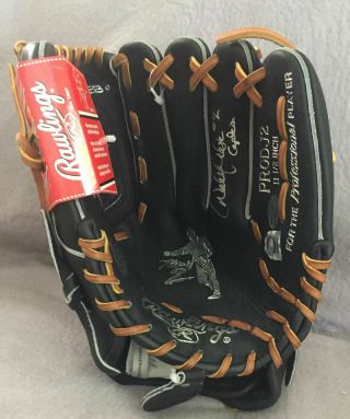 " Derek Jeter 2 Captain " Autographed Baseball Glove W/steiner (, Nos)