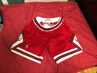 Mitchell & Ness Chicago Bulls 1997 - 98 Chicago Bulls Nba Shorts Size 44 (l)