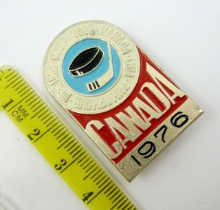 Vintage Old 1976 Canada Cup Ice Hockey pin badge 4