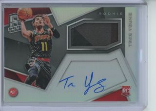 2018 19 Panini Spectra Trae Young Rookie Jersey Auto 132/299 Hawks Rpa Rc