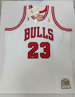 Michael Jordan Signed 1997 Finals Jersey Uda 11/123 Bulls Home Authentic