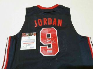 Michael Jordan Autographed Bulls Jersey W/coa