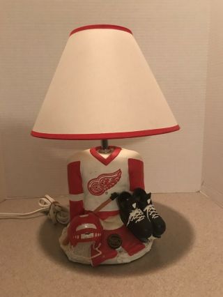 Vintage 1999 Nhl Hockey Detroit Red Wings Ceramic Table Lamp Pre - Owned