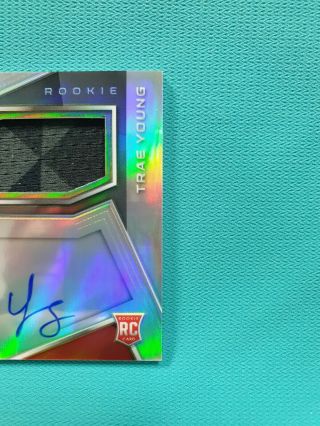 2018 - 19 SPECTRA TRAE YOUNG 142/299 AUTO ROOKIE RC JERSEY AUTOGRAPH JF 3