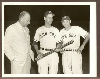 1951 Press Photo Oscar Sierra With Manager Pepper Martin Miami Sun Sox