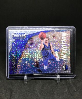 2018 - 19 Luka Doncic Panini Threads Rc In Motion 15 Dazzle Parallel • Mavericks