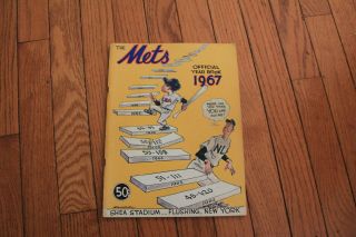 N.  Y Mets yearbooks 1962 - 1971 all in 8
