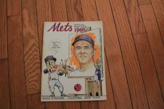 N.  Y Mets yearbooks 1962 - 1971 all in 9