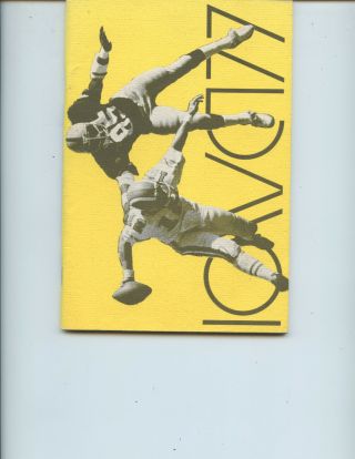 1977 Iowa Hawkeyes Football Media Guide & Record Book (coach Commings,  72 Pages)