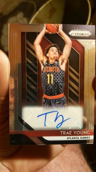 Trae Young 2018/19 Panini Prizm On Card Auto Rookie Card Rc Hawk 18 - 19 Autograph
