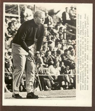 1968 Press Photo Pro Golfer Jack Nicklaus Lines Up A Putt