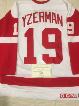 Steve Yzerman 2000 Detroit Red Wings Autograph Jersey