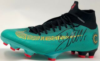 Cristiano Ronaldo Signed Nike Cr7 Soccer Cleat - Beckett Bas Witness Real Madrid