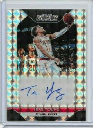 2018 - 19 Prizm Mosaic Trae Young Rookie Auto Base Refractor Prizm Sp Hawks Rc