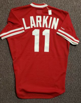 Cincinnati Reds Barry Larkin Game Worn Jersey - Hunt Loa / Larkin Lop