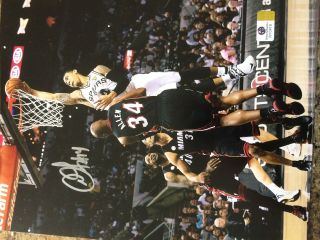 Danny Green Autographed Color 8 X 10 Photo Witnessed Certificate Of Authenticity