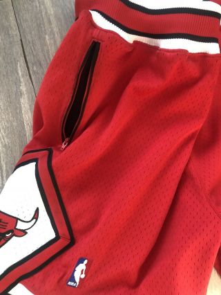 Authentic 1997 Chicago Bulls Mitchell & Ness NBA Shorts Red With Pockets Large 2