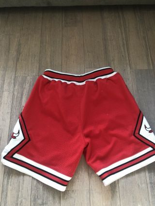 Authentic 1997 Chicago Bulls Mitchell & Ness NBA Shorts Red With Pockets Large 4