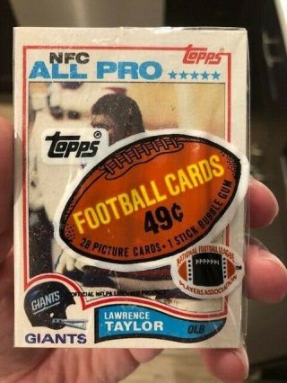 1982 Topps Football Cello Pack With Lawrence Taylor Rookie On Front