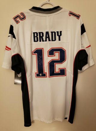 TOM BRADY Autographed Football Jersey Hand Signed (w/) Patriots Size L NWT 2