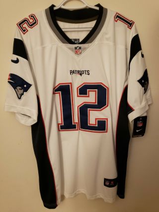 TOM BRADY Autographed Football Jersey Hand Signed (w/) Patriots Size L NWT 3