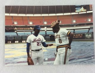 1986 Cleon Jones,  Ny Mets & Willie Stargell,  Pirates Baseball On - Field Photo