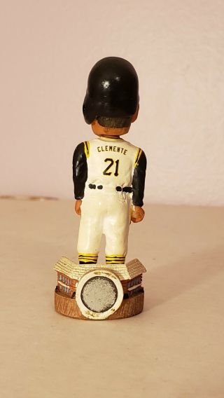 Roberto Clemente Pittsburgh Pirates Mini Bobblehead Magnet (missing bat) 3