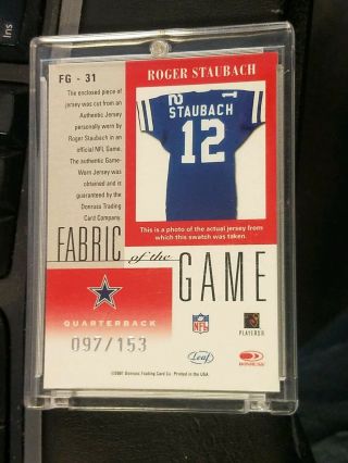 ROGER STAUBACH GAME WORN JERSEY CARD LEAF FABRIC OF THE GAME DALLAS COWBOYS 2001 2