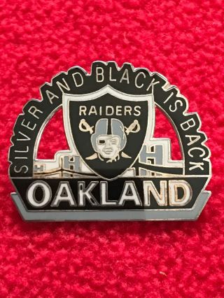Oak Raiders Football Team Nfl.  Silver And Black Is Back Lapel Pin.  Rare.  Vintage.