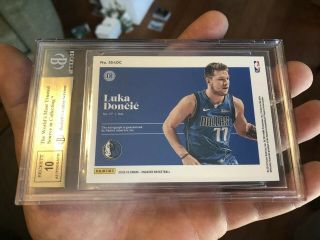 2019 Encased Luka Doncic Slabbed Signatures Auto SP Green 3/5 BGS 9.  5 2