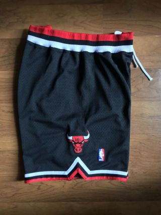 Mitchell and Ness 1997 - 98 Authentic Shorts Chicago Bulls Size 2XL / Size 52 3