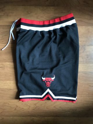 Mitchell and Ness 1997 - 98 Authentic Shorts Chicago Bulls Size 2XL / Size 52 4