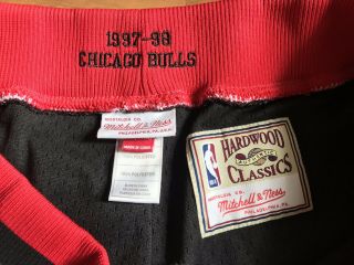 Mitchell and Ness 1997 - 98 Authentic Shorts Chicago Bulls Size 2XL / Size 52 5