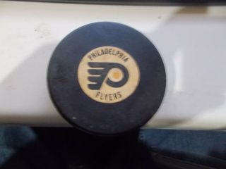 Philadelphia Flyers Official Art Ross Tyer Converse Vintage Hockey Puck