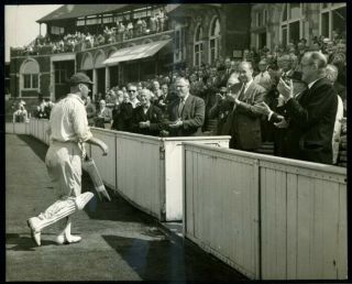 Press Photo 1952 Cricket Surrey The Oval Laurie Fishlock