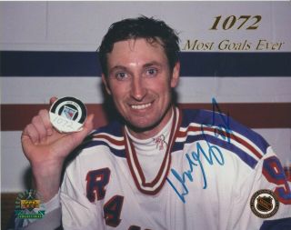 Rangers Wayne Gretzky Signed 8 X 10 Photo